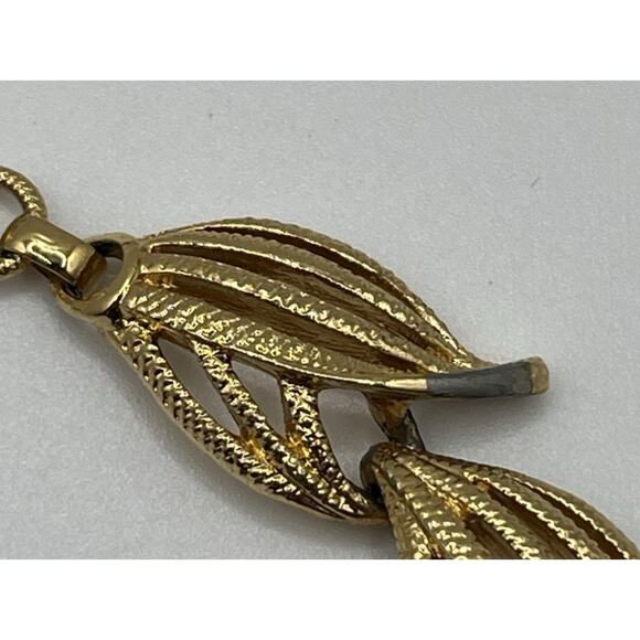 Vintage Monet Gold Tone Etche Leaf Chain Choker Necklace - Picture 7 of 10